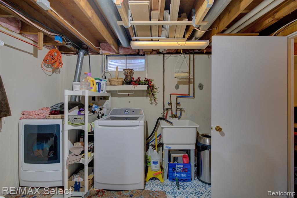 6306 LAURENTIAN Court, Flint, MI 48532 — Photo 40