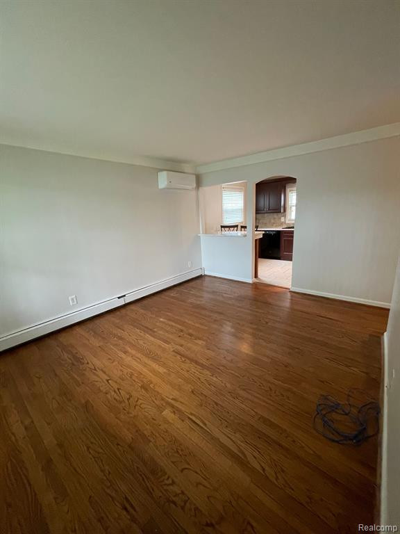 660 ROBINWOOD Drive, Troy, MI 48083 — Photo 2