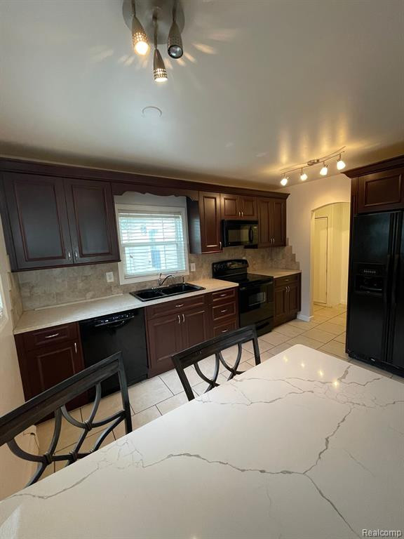 660 ROBINWOOD Drive, Troy, MI 48083 — Photo 3