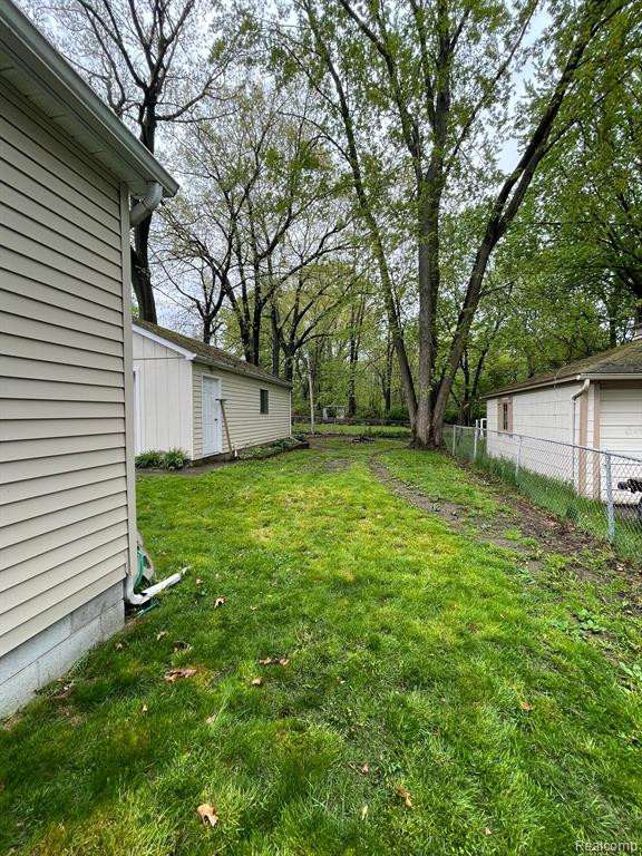 660 ROBINWOOD Drive, Troy, MI 48083 — Photo 13