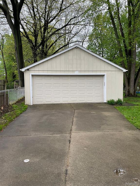 660 ROBINWOOD Drive, Troy, MI 48083 — Photo 14