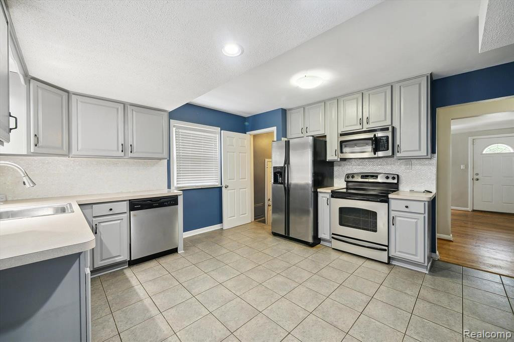 9568 MERCEDES, Redford, MI 48239 — Photo 8