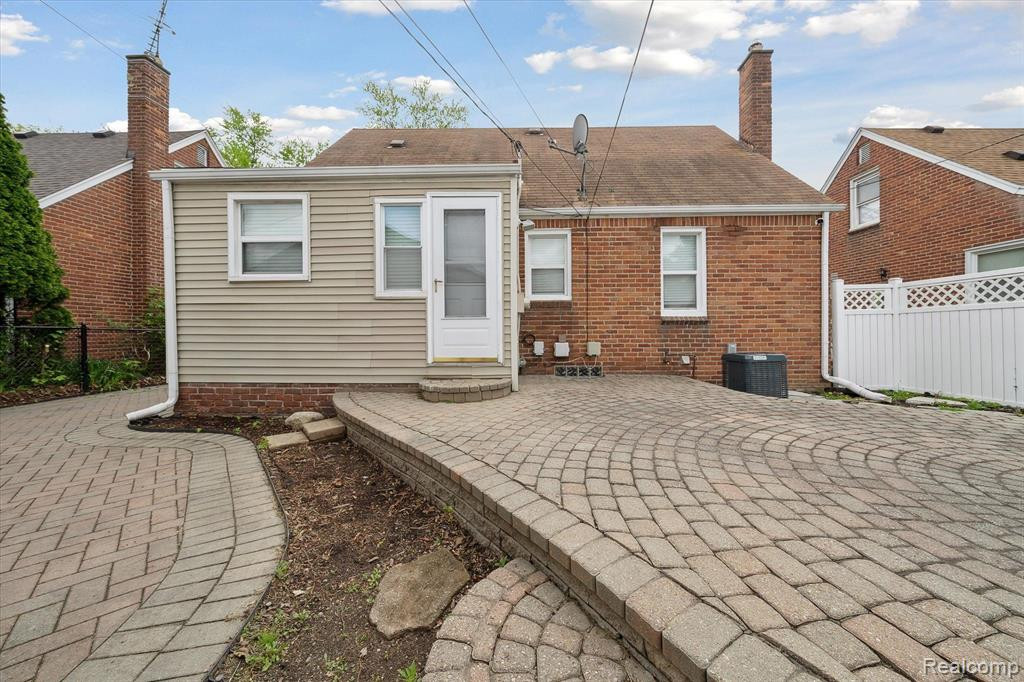 9568 MERCEDES, Redford, MI 48239 — Photo 23