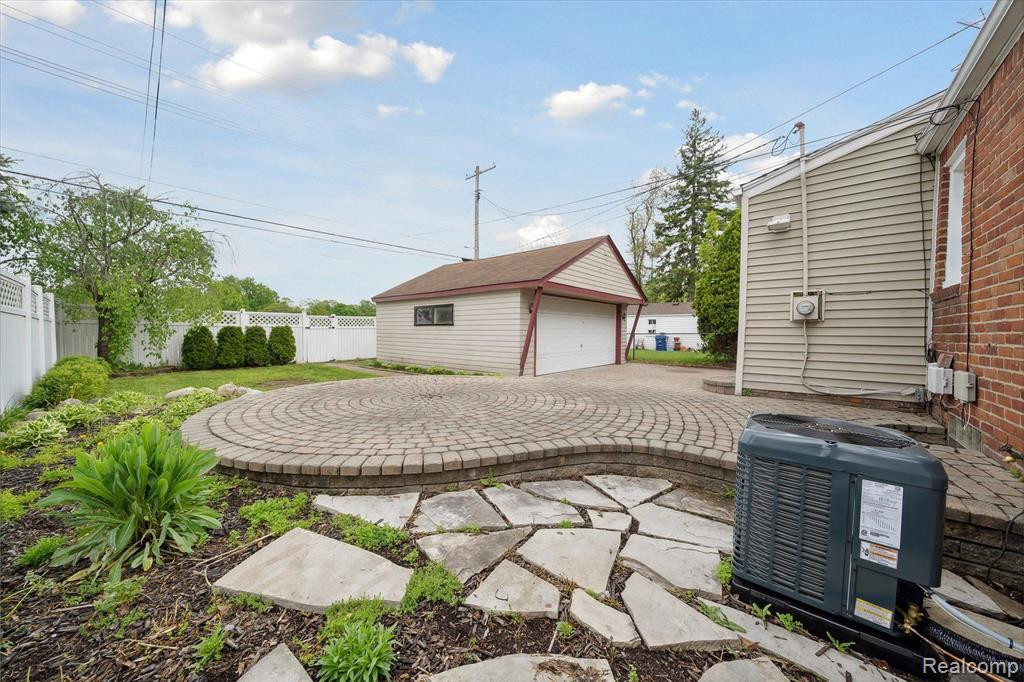 9568 MERCEDES, Redford, MI 48239 — Photo 24