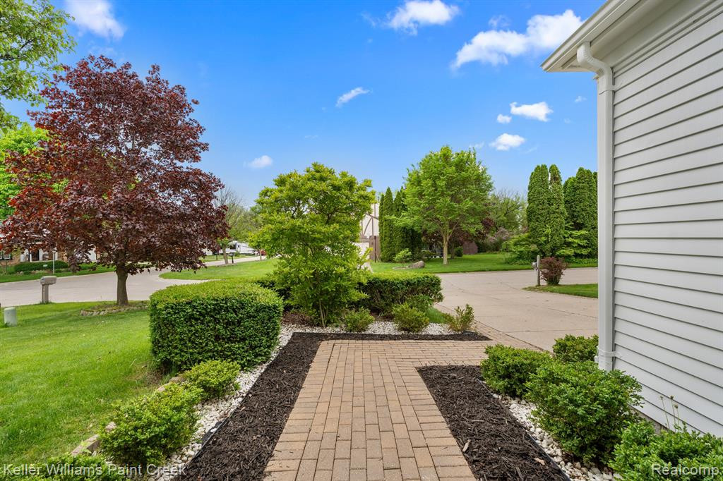 413 DALTON Drive, Rochester Hills, MI 48307 — Photo 4