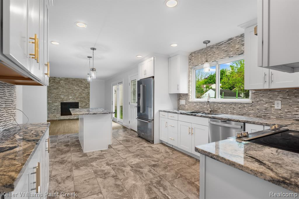 413 DALTON Drive, Rochester Hills, MI 48307 — Photo 6