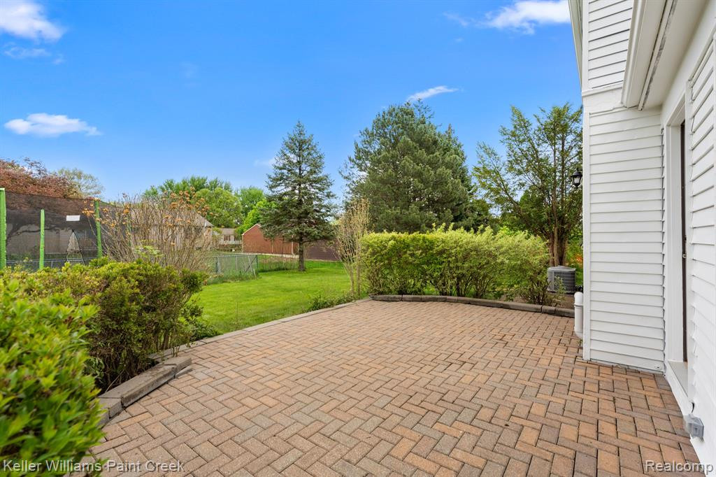 413 DALTON Drive, Rochester Hills, MI 48307 — Photo 25