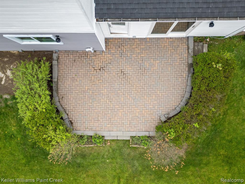 413 DALTON Drive, Rochester Hills, MI 48307 — Photo 33