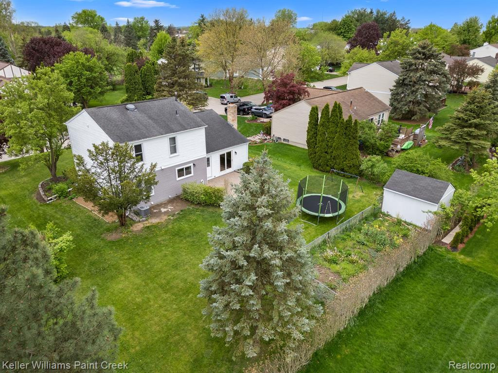 413 DALTON Drive, Rochester Hills, MI 48307 — Photo 36