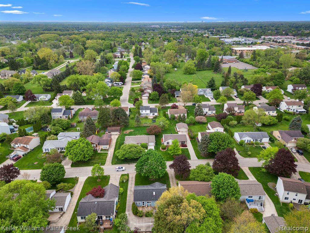 413 DALTON Drive, Rochester Hills, MI 48307 — Photo 37