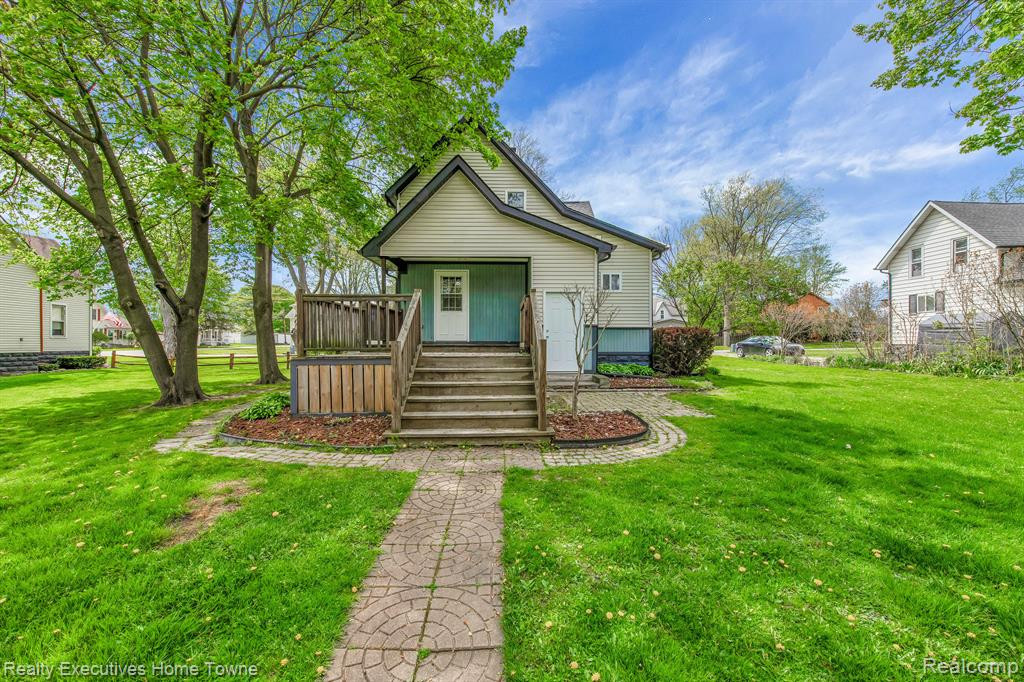 108 S WALKER Street, Capac, MI 48014 — Photo 2