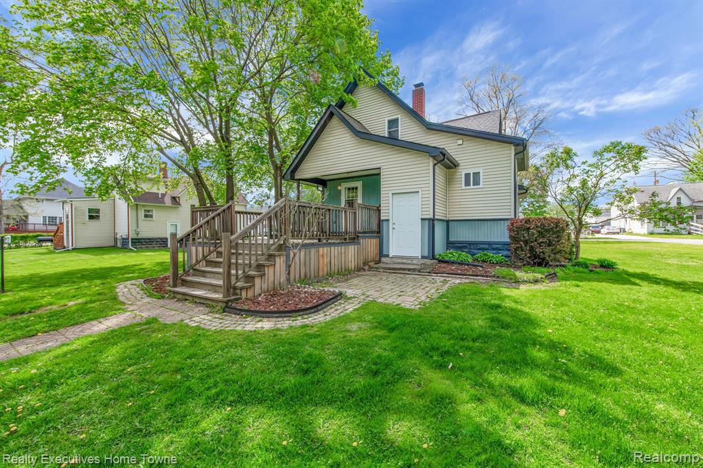 108 S WALKER Street, Capac, MI 48014 — Photo 3