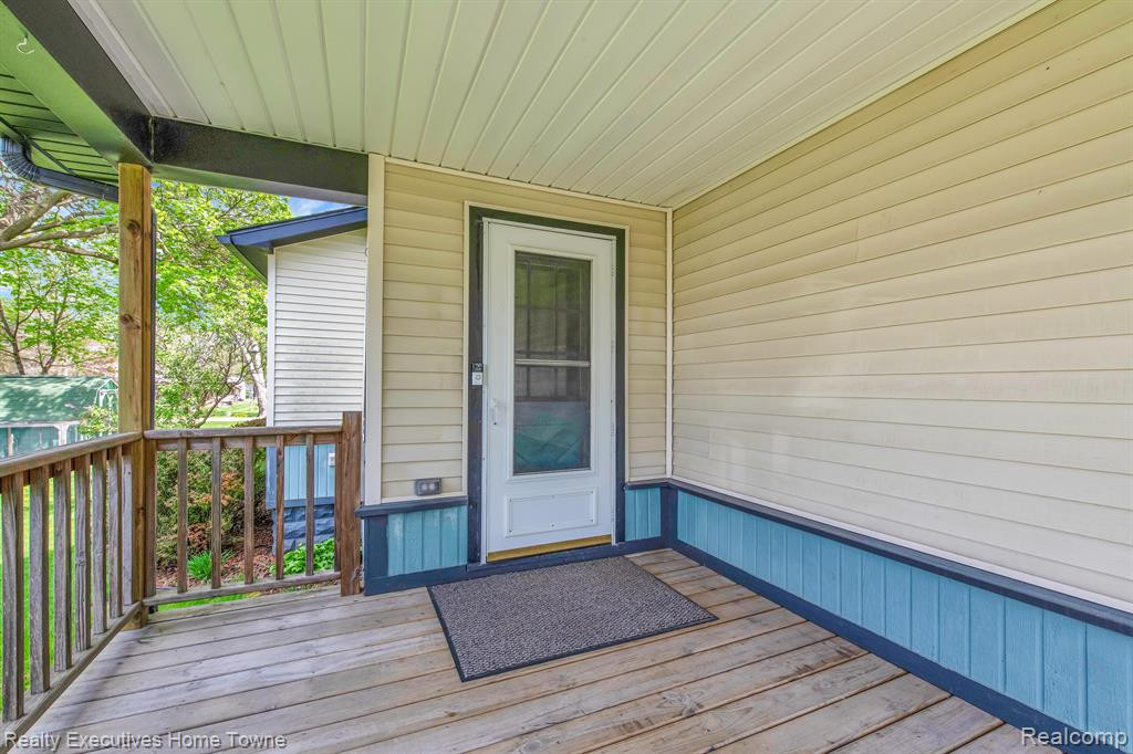 108 S WALKER Street, Capac, MI 48014 — Photo 4