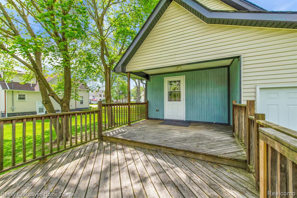108 S WALKER Street, Capac, MI 48014 — Photo 5