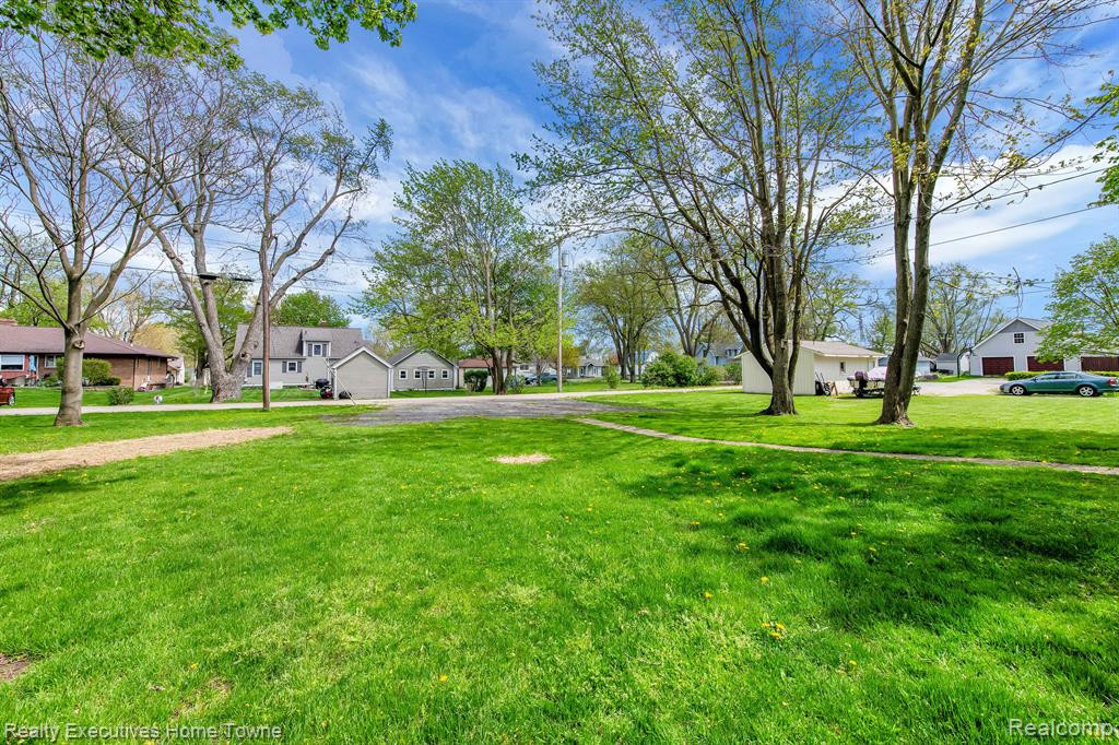 108 S WALKER Street, Capac, MI 48014 — Photo 7