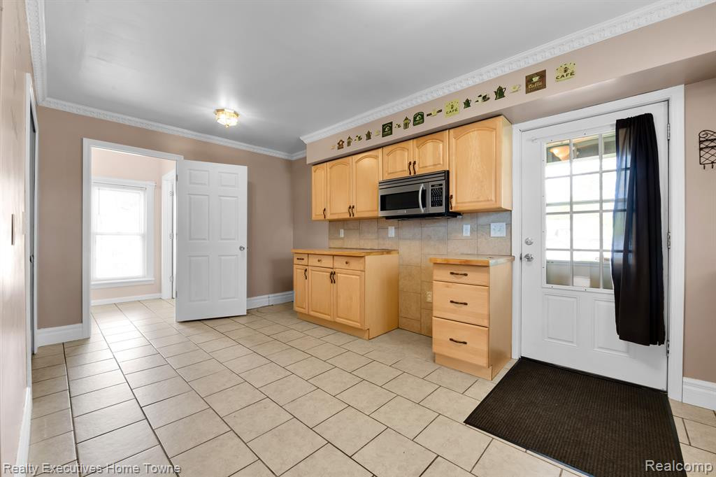 108 S WALKER Street, Capac, MI 48014 — Photo 11