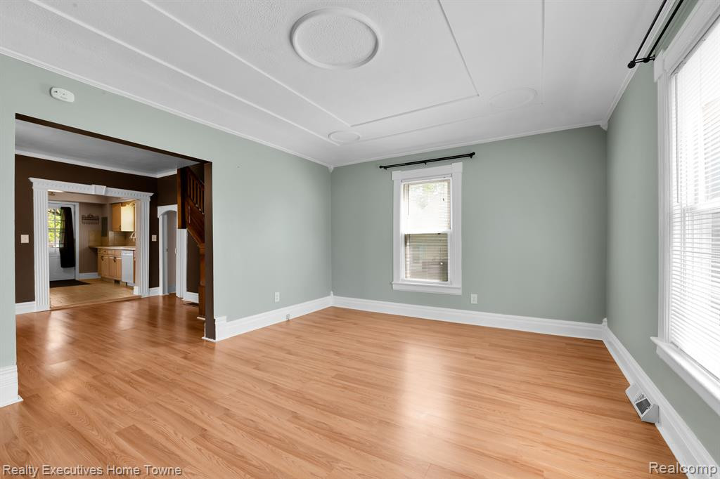 108 S WALKER Street, Capac, MI 48014 — Photo 12