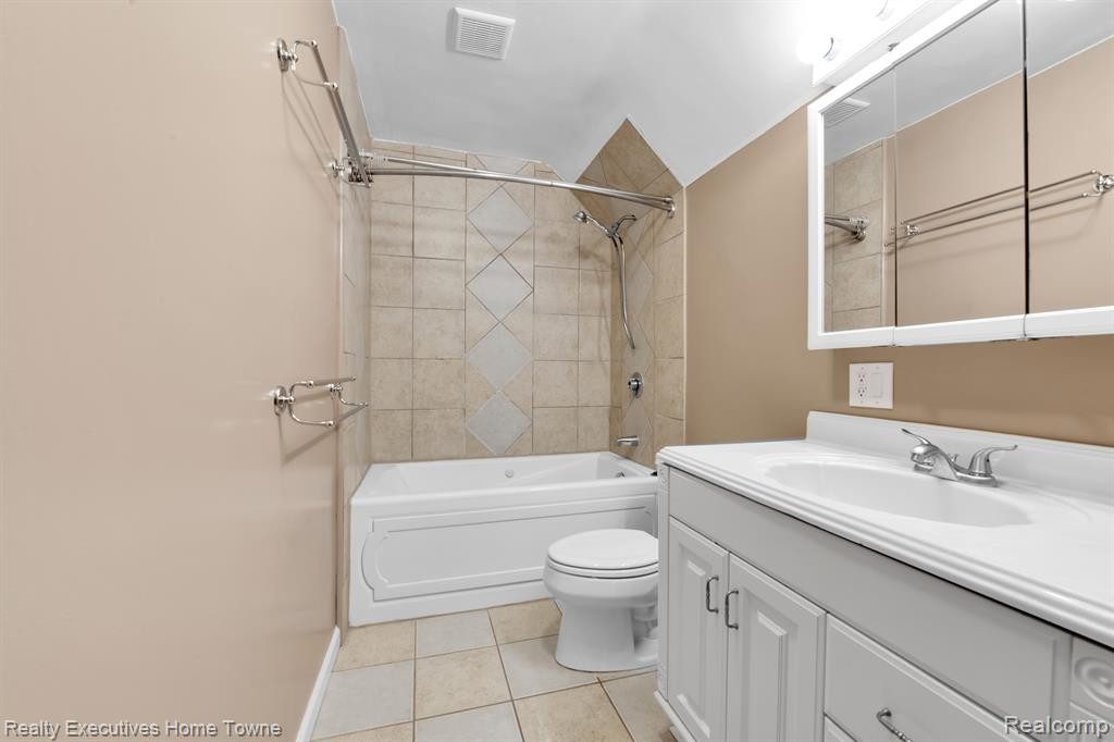 108 S WALKER Street, Capac, MI 48014 — Photo 19