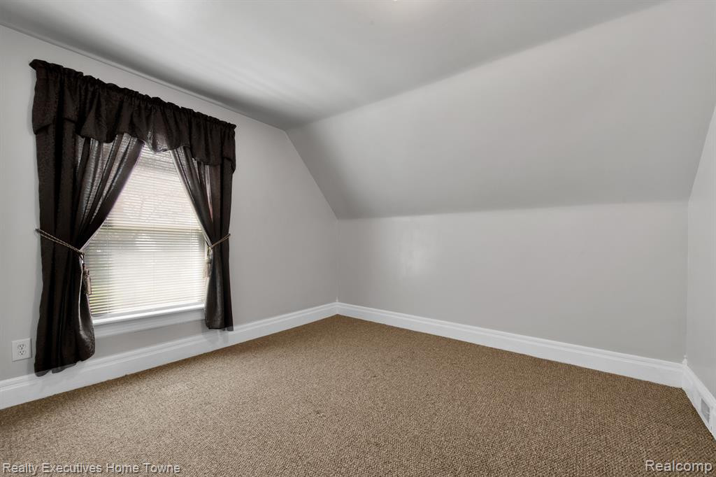 108 S WALKER Street, Capac, MI 48014 — Photo 20
