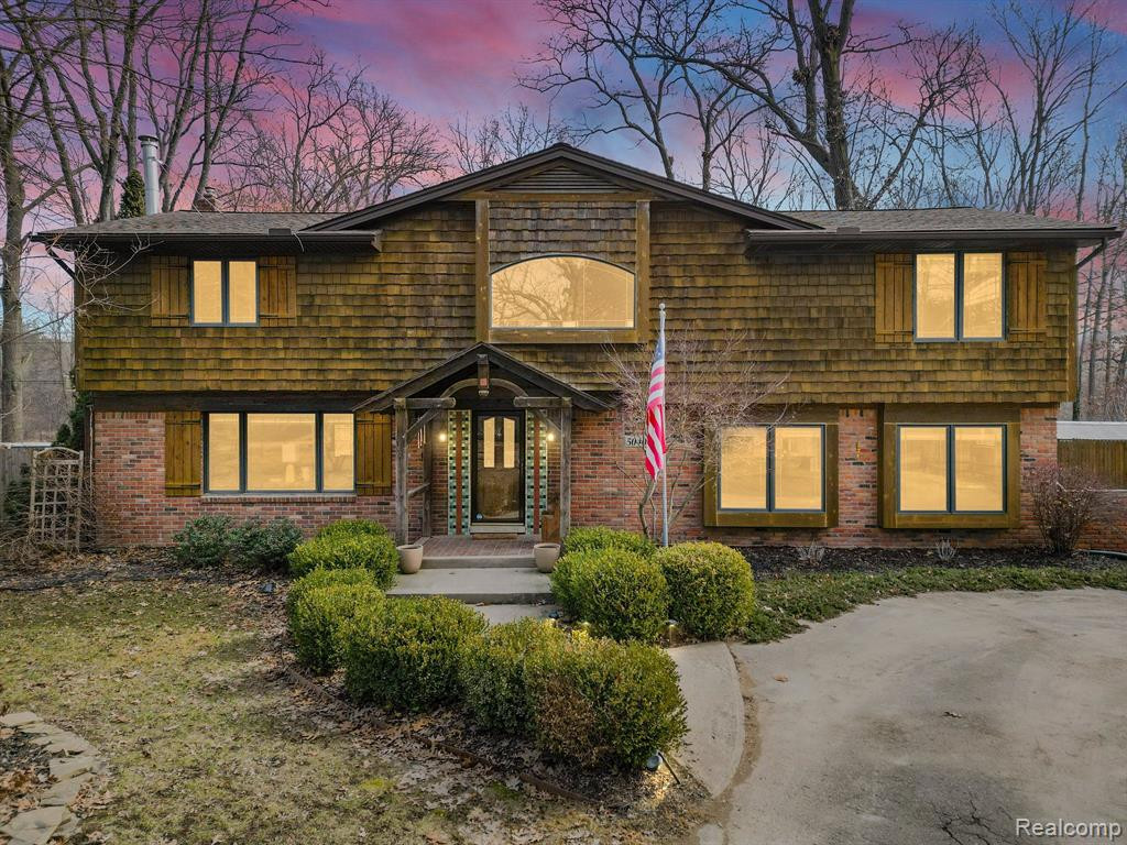 5040 EAGLE Road, White Lake, MI 48383 — front exterior