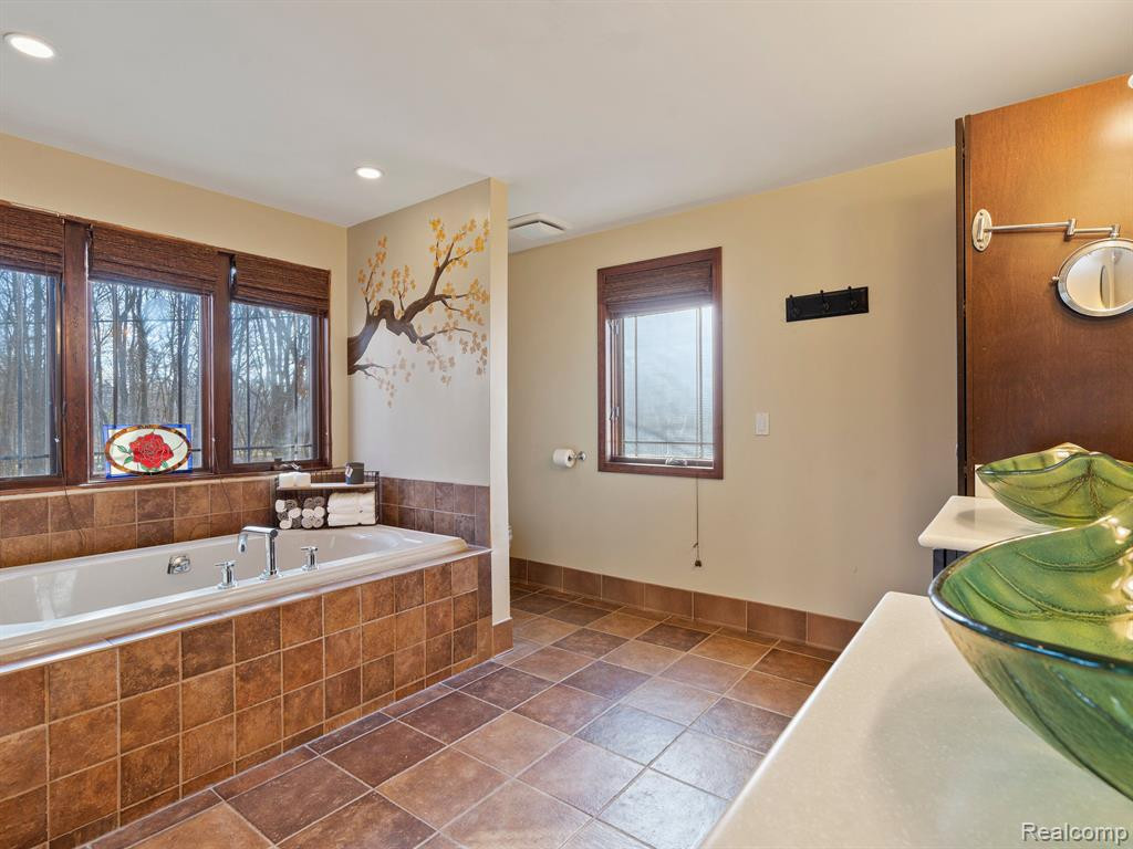 5040 EAGLE Road, White Lake, MI 48383 — Photo 36