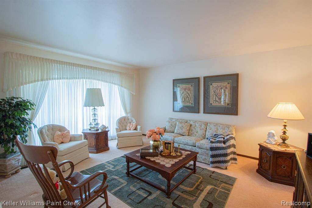 47501 LIBERTY Drive, Shelby Twp, MI 48315 — Photo 2