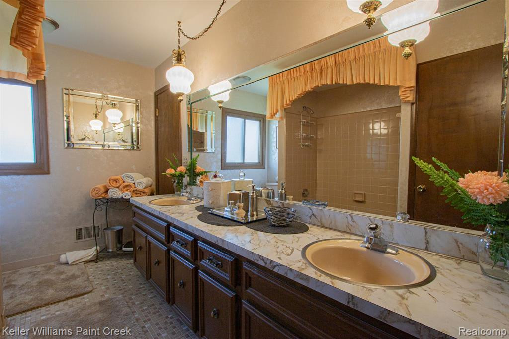 47501 LIBERTY Drive, Shelby Twp, MI 48315 — Photo 19