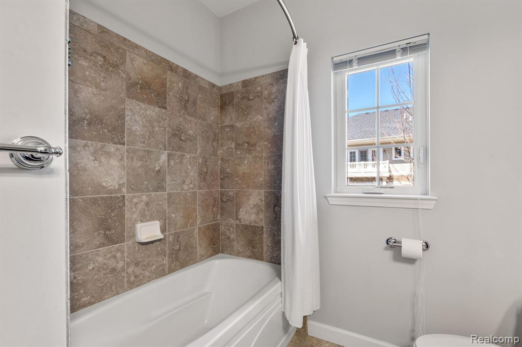 5613 ARBOR CHASE Drive, Ann Arbor, MI 48103 — Photo 29