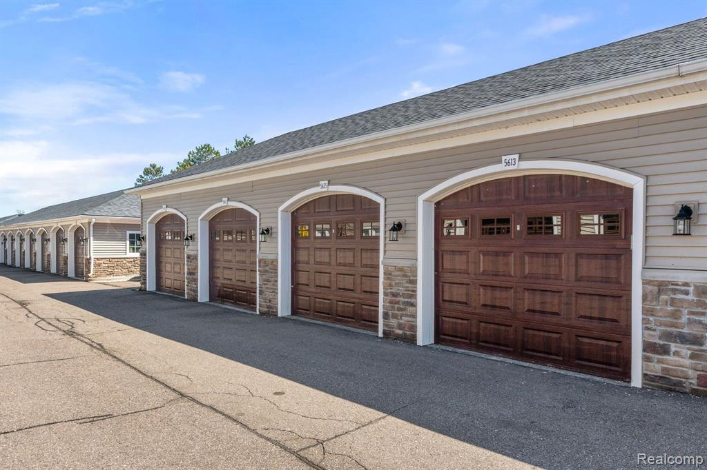 5613 ARBOR CHASE Drive, Ann Arbor, MI 48103 — Photo 31