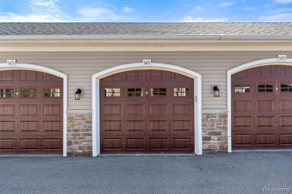 5613 ARBOR CHASE Drive, Ann Arbor, MI 48103 — Photo 32