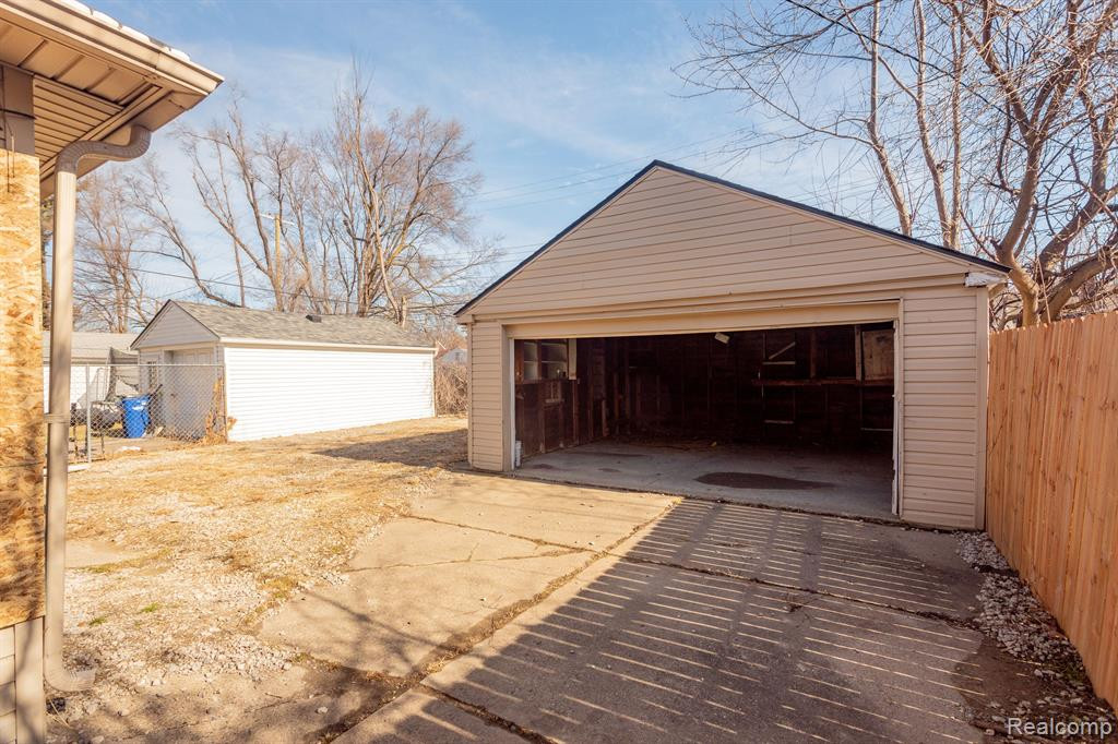 9550 EVERGREEN Avenue, Detroit, MI 48228 — Photo 3