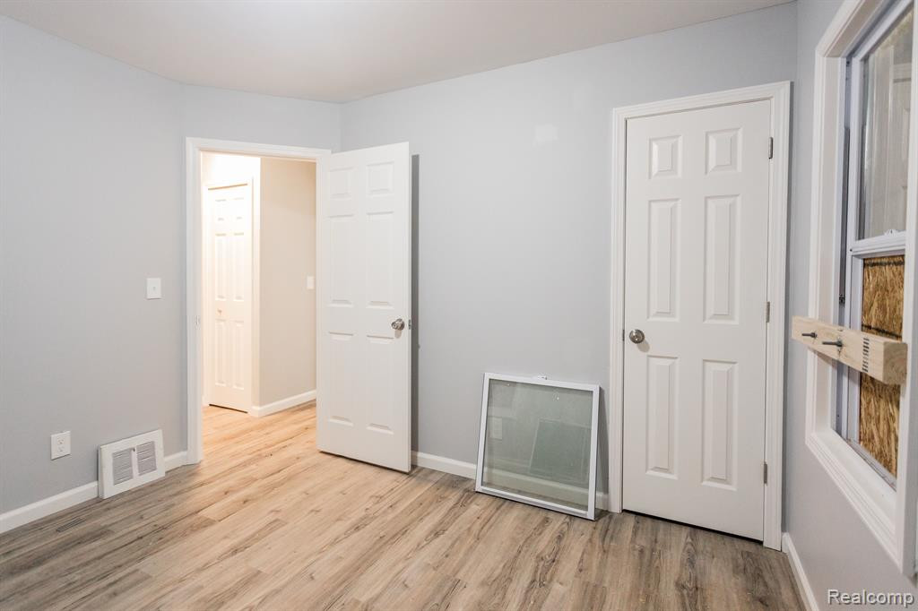 9550 EVERGREEN Avenue, Detroit, MI 48228 — Photo 11