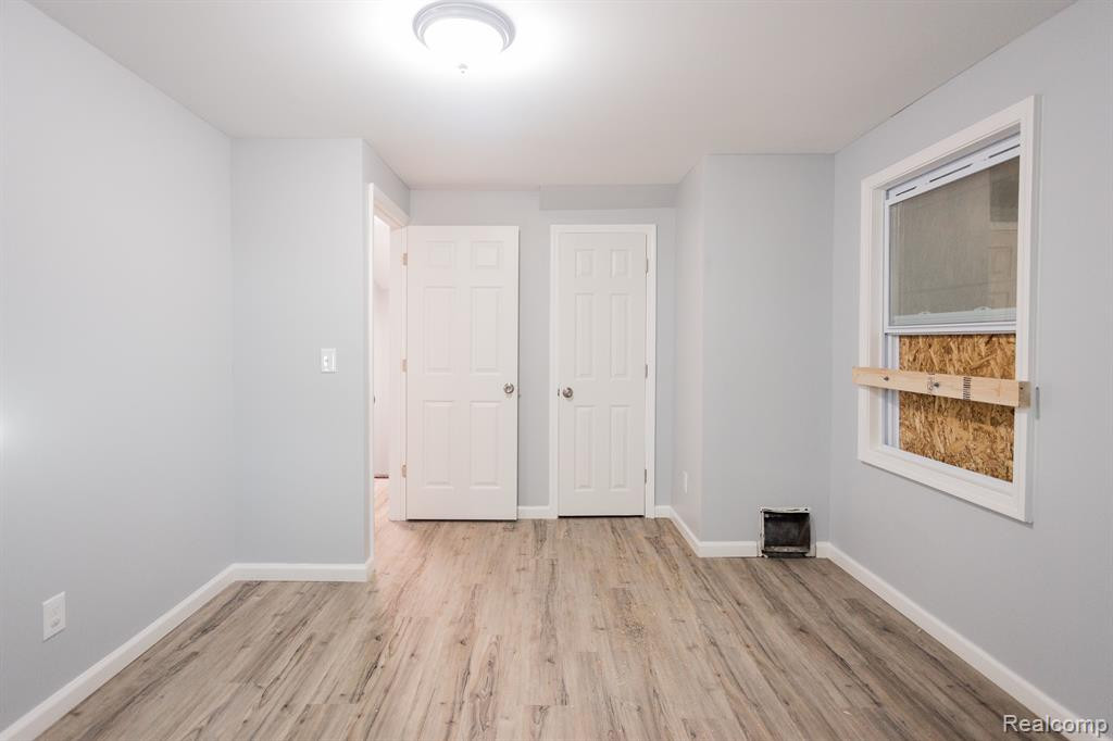 9550 EVERGREEN Avenue, Detroit, MI 48228 — Photo 13