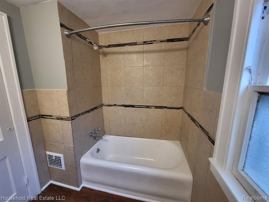 5566 BALFOUR Road, Detroit, MI 48224 — Photo 12