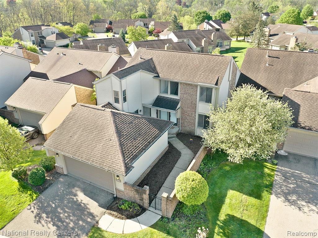 23193 N CHANTICLEER Drive, Southfield, MI 48034 — front exterior