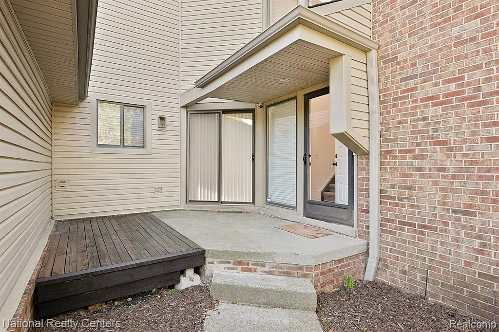 23193 N CHANTICLEER Drive, Southfield, MI 48034 — Photo 4