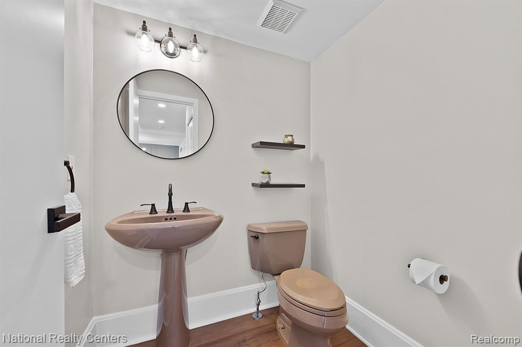 23193 N CHANTICLEER Drive, Southfield, MI 48034 — Photo 15