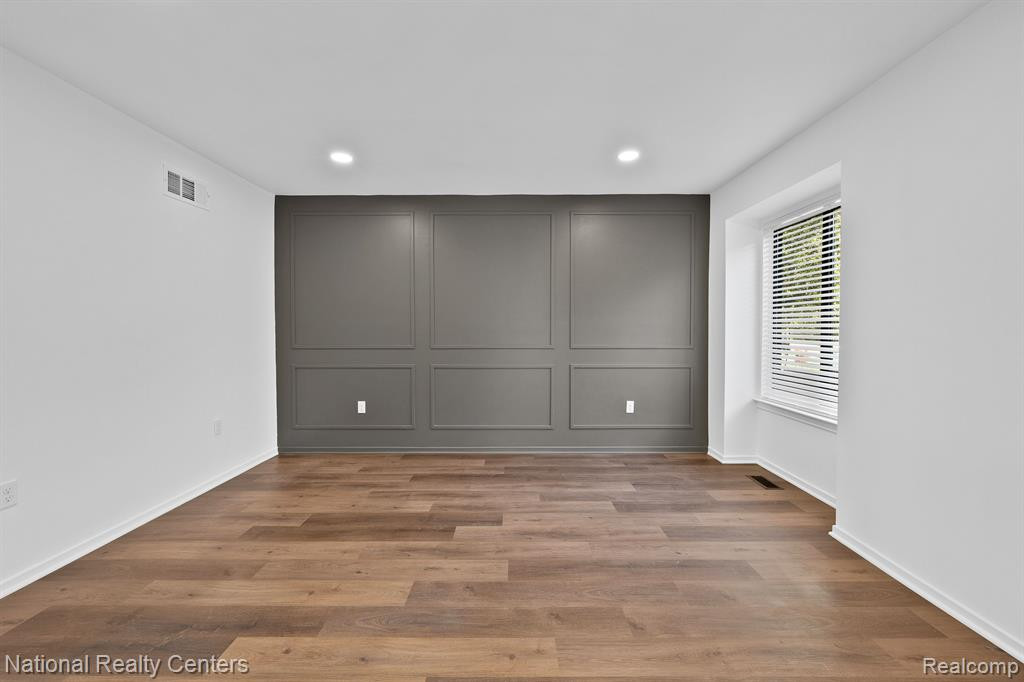 23193 N CHANTICLEER Drive, Southfield, MI 48034 — Photo 16