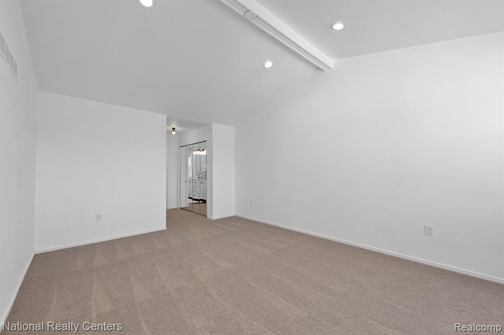 23193 N CHANTICLEER Drive, Southfield, MI 48034 — Photo 23