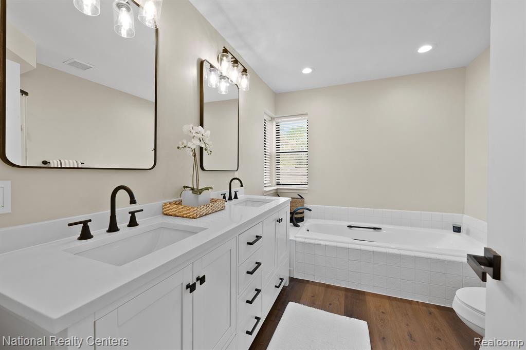 23193 N CHANTICLEER Drive, Southfield, MI 48034 — Photo 26