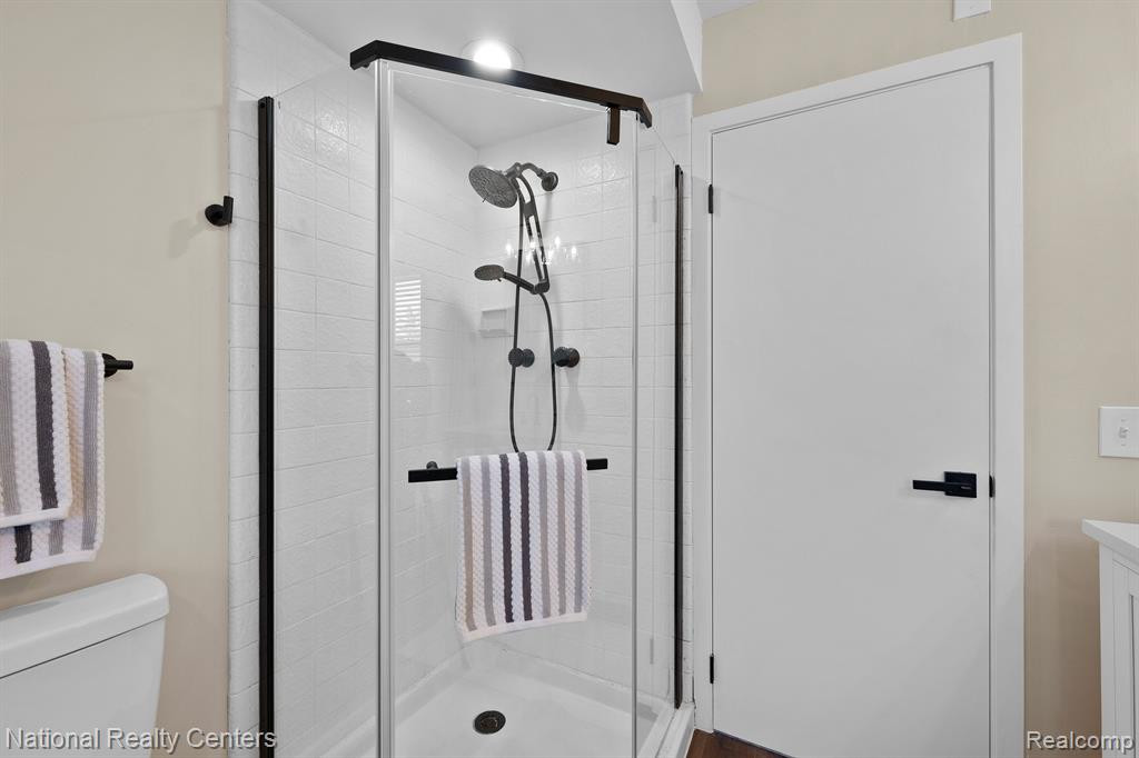 23193 N CHANTICLEER Drive, Southfield, MI 48034 — Photo 27