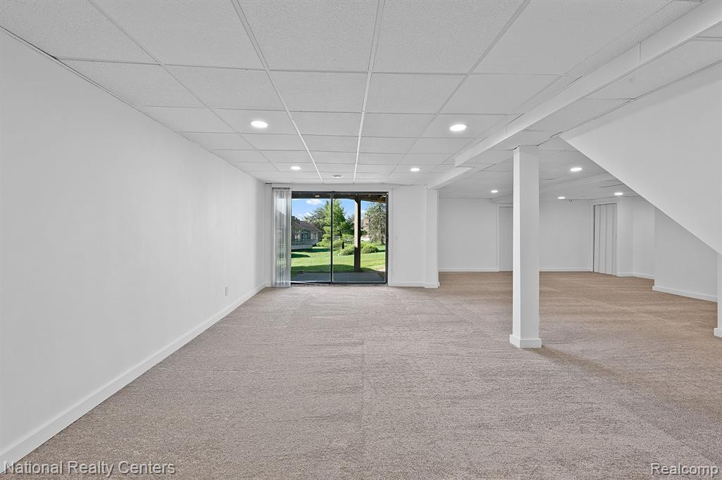 23193 N CHANTICLEER Drive, Southfield, MI 48034 — Photo 34