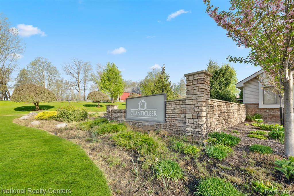 23193 N CHANTICLEER Drive, Southfield, MI 48034 — Photo 41