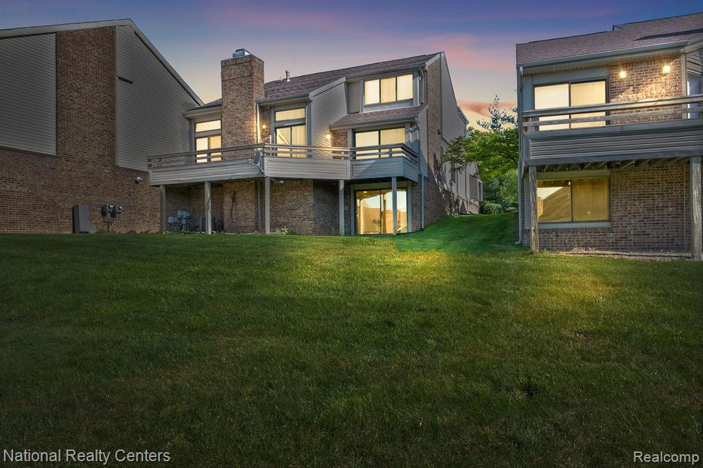 23193 N CHANTICLEER Drive, Southfield, MI 48034 — Photo 43