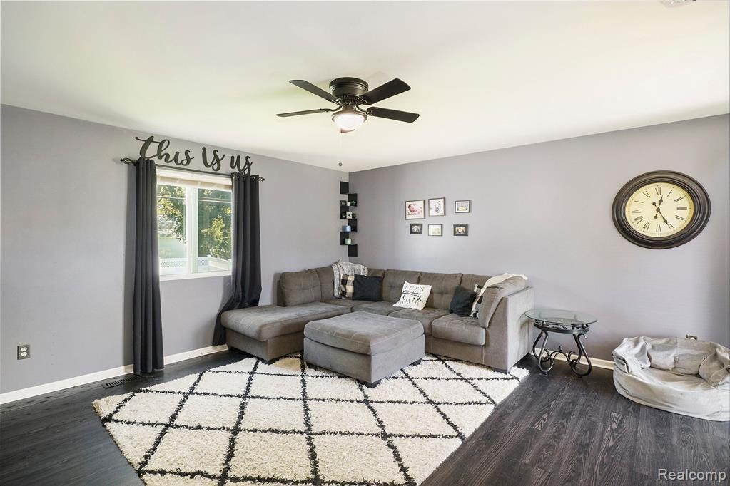 50 FOUNTAIN PARK Drive, Waterford, MI 48327 — Photo 3