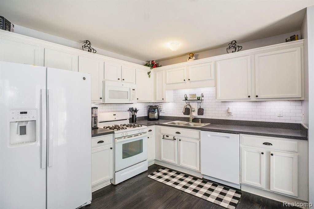 50 FOUNTAIN PARK Drive, Waterford, MI 48327 — Photo 6