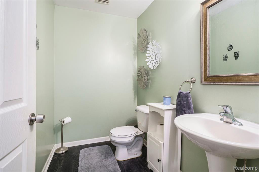 50 FOUNTAIN PARK Drive, Waterford, MI 48327 — Photo 7
