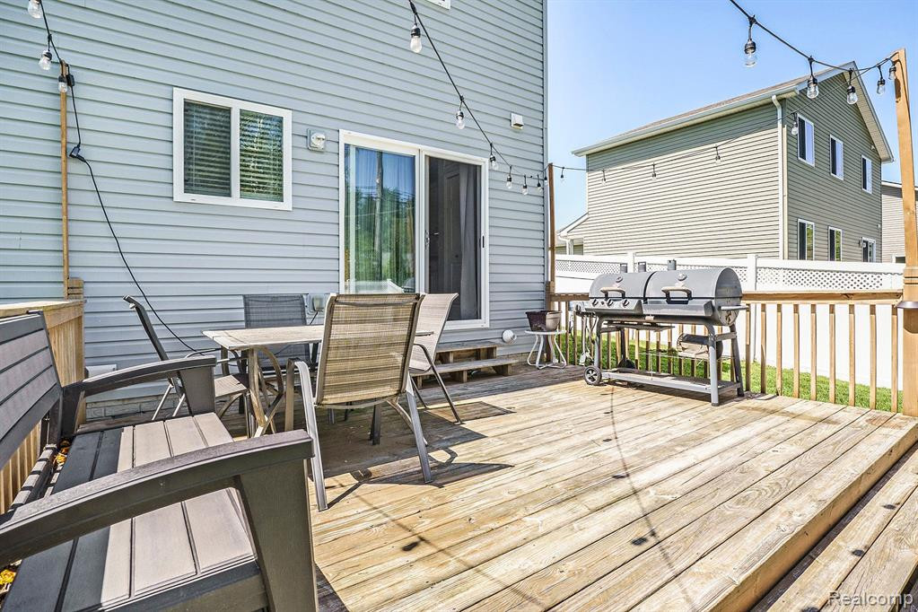 50 FOUNTAIN PARK Drive, Waterford, MI 48327 — Photo 12