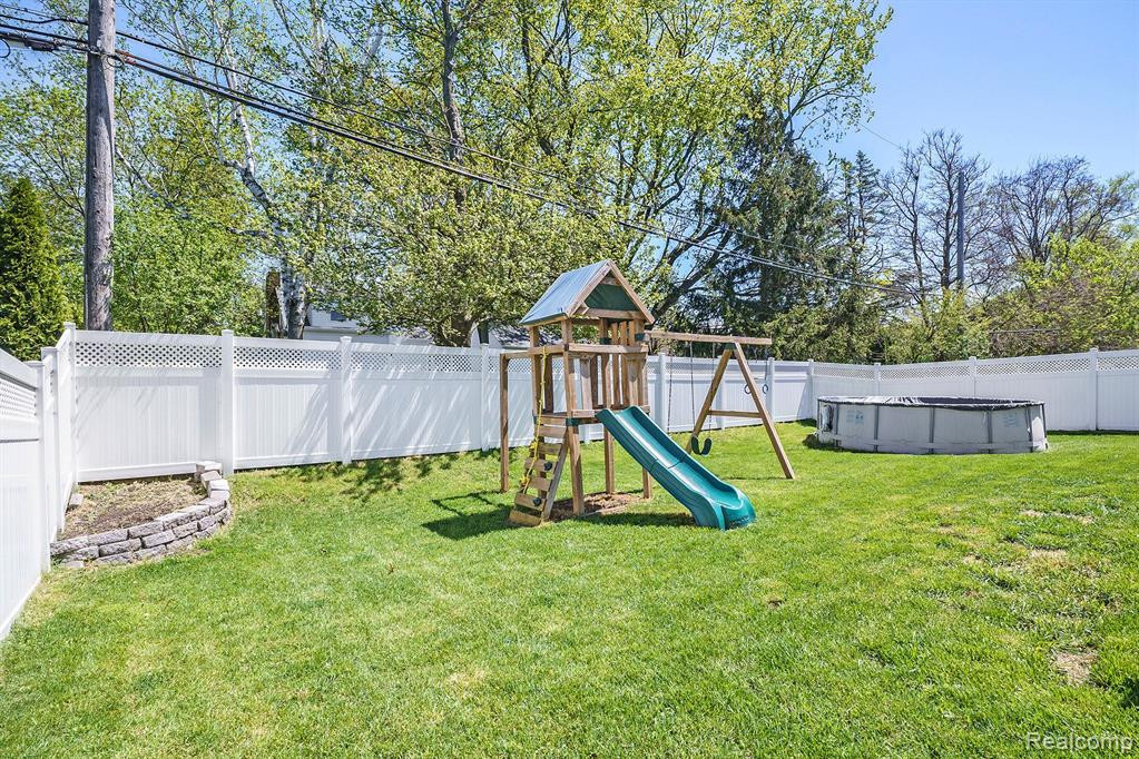 50 FOUNTAIN PARK Drive, Waterford, MI 48327 — Photo 15