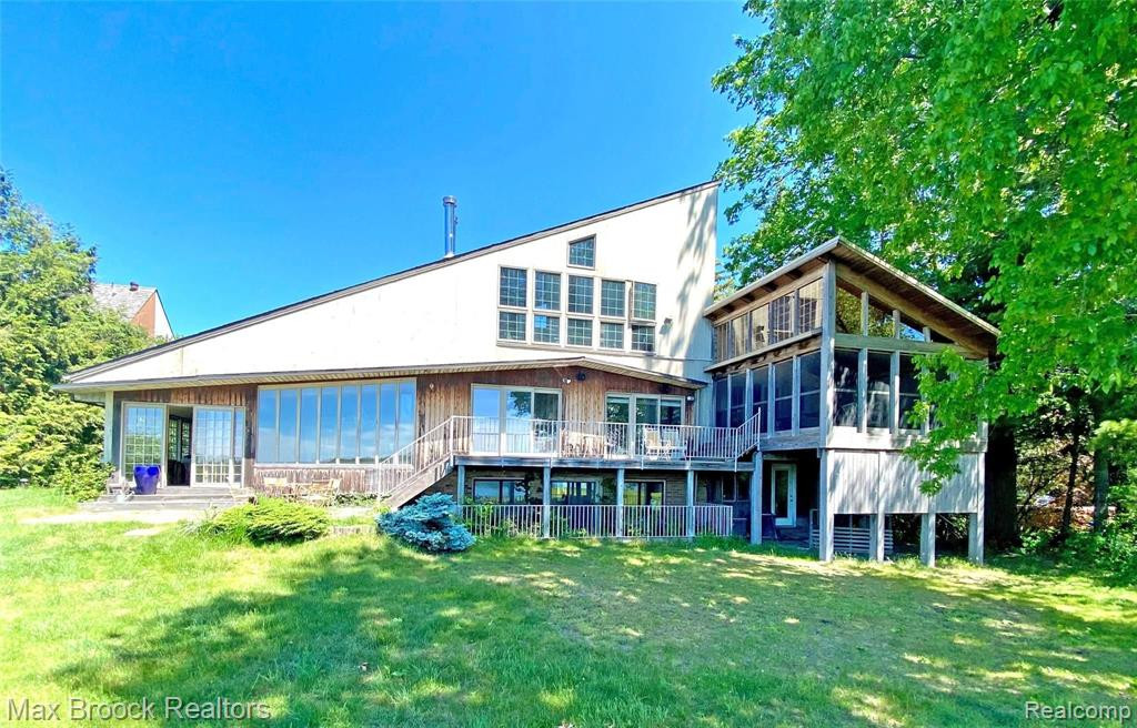 6005 UPPER STRAITS Boulevard, West Bloomfield, MI 48324 — front exterior